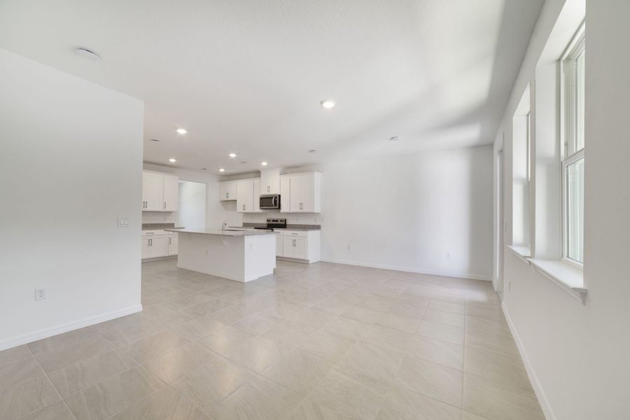 Spacious, unfurnished interior of a new home in Aulin Square, Oviedo (Image 36).