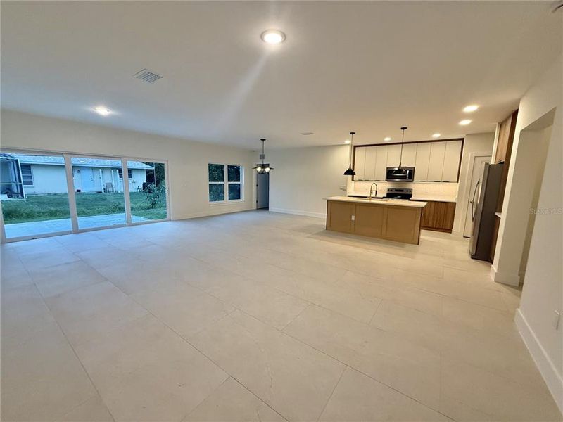 Spacious, unfurnished interior of a new home in , Venice (Image 6).