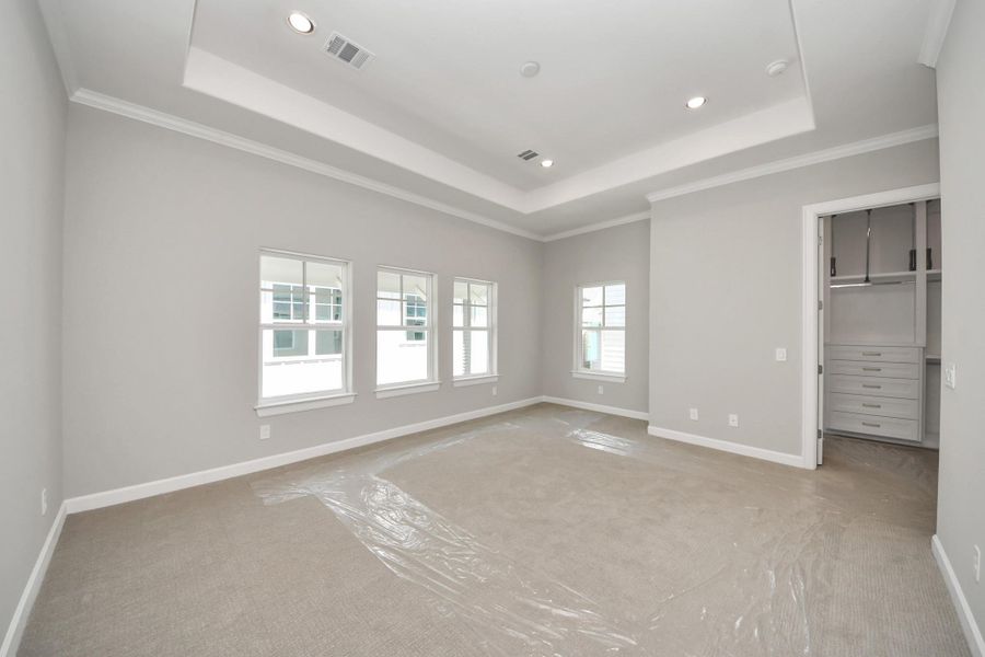 Additional bedroom with standard layout and natural lighting. Additional bedroom with standard layout and natural lighting.