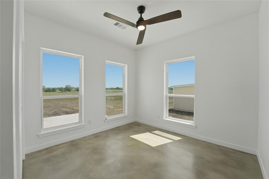 Spacious, unfurnished interior of a new home in , La Grange (Image 10).