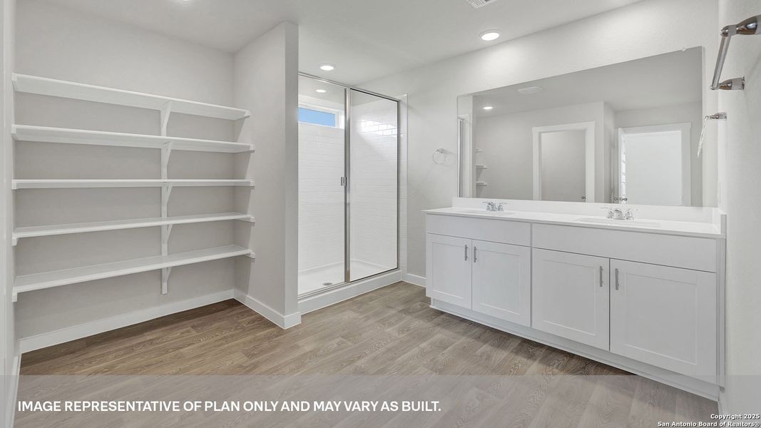 Furnished interior view inside a new home in Sonoma Oaks, Fredericksburg (Image 8).