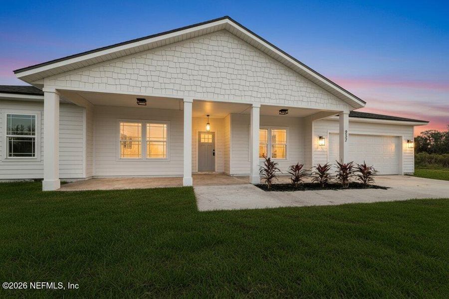 Exterior details and patio area of a home in , Keystone Heights (Image 3).
