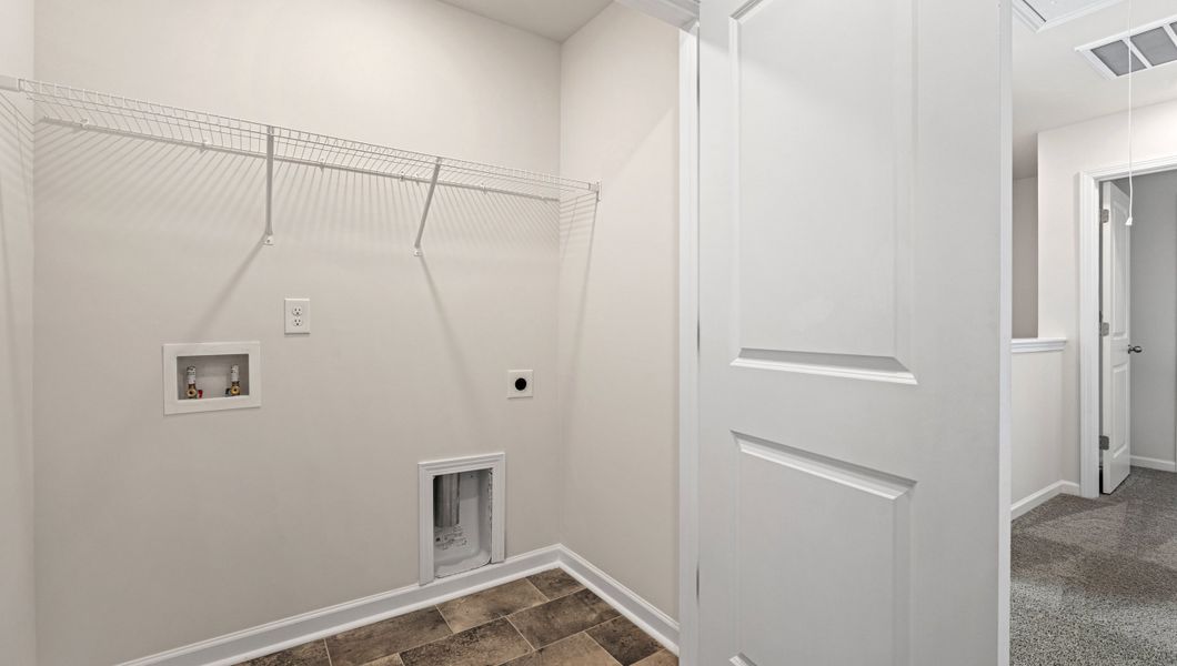 Spacious, unfurnished interior of a new home in Tanglewood Townes, Greenville (Image 22).