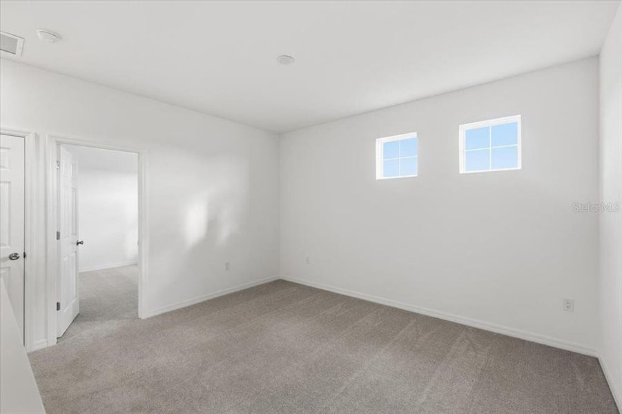 Spacious, unfurnished interior of a new home in Cypress Park Estates, Haines City (Image 11).