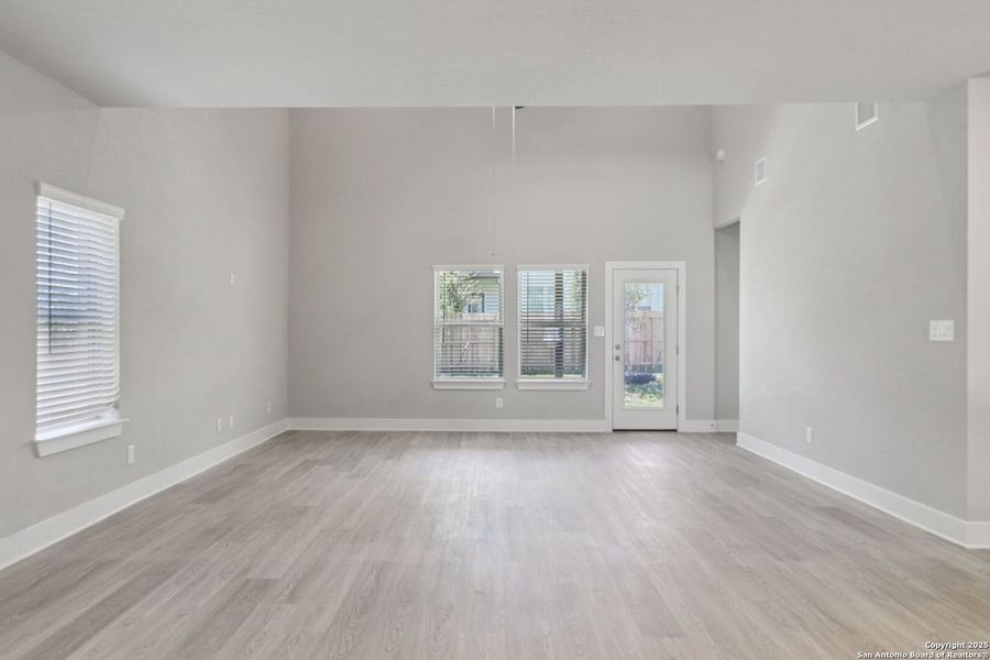 Spacious, unfurnished interior of a new home in Fox Falls, Boerne (Image 38).