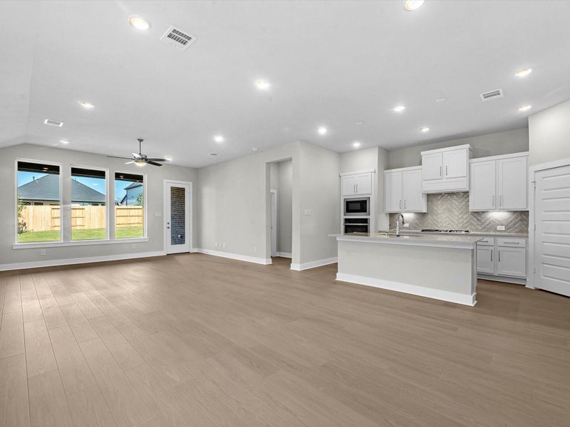 Spacious, unfurnished interior of a new home in Clopton Farms, Montgomery (Image 12).
