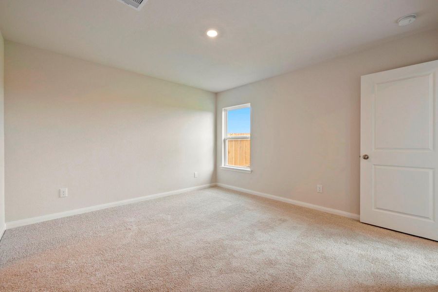 Spacious, unfurnished interior of a new home in Freeman Ranch, Katy (Image 10).