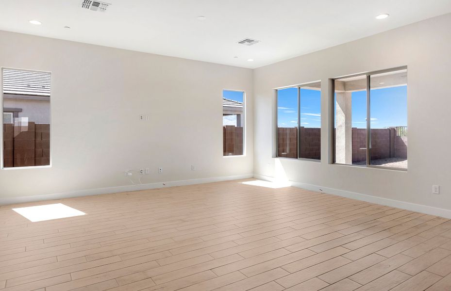 Spacious, unfurnished interior of a new home in Vistoso Canyon Estates, Oro Valley (Image 14).