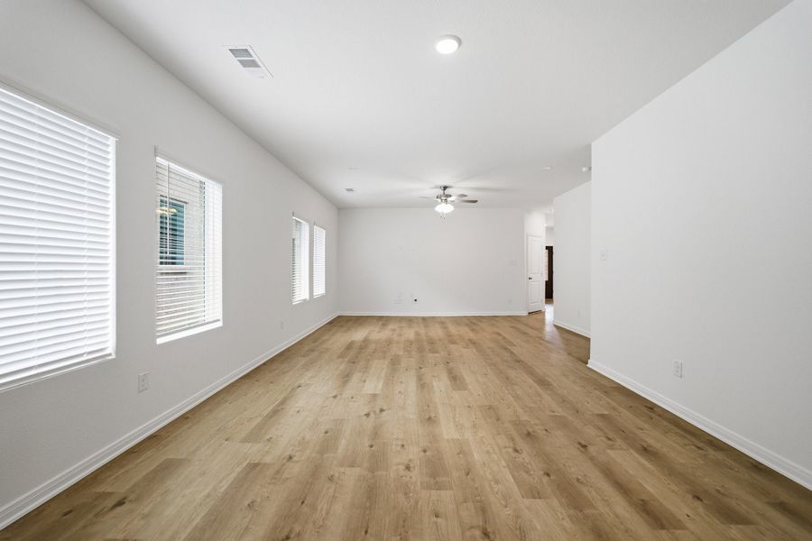 Spacious, unfurnished interior of a new home in Westridge, McKinney (Image 41).