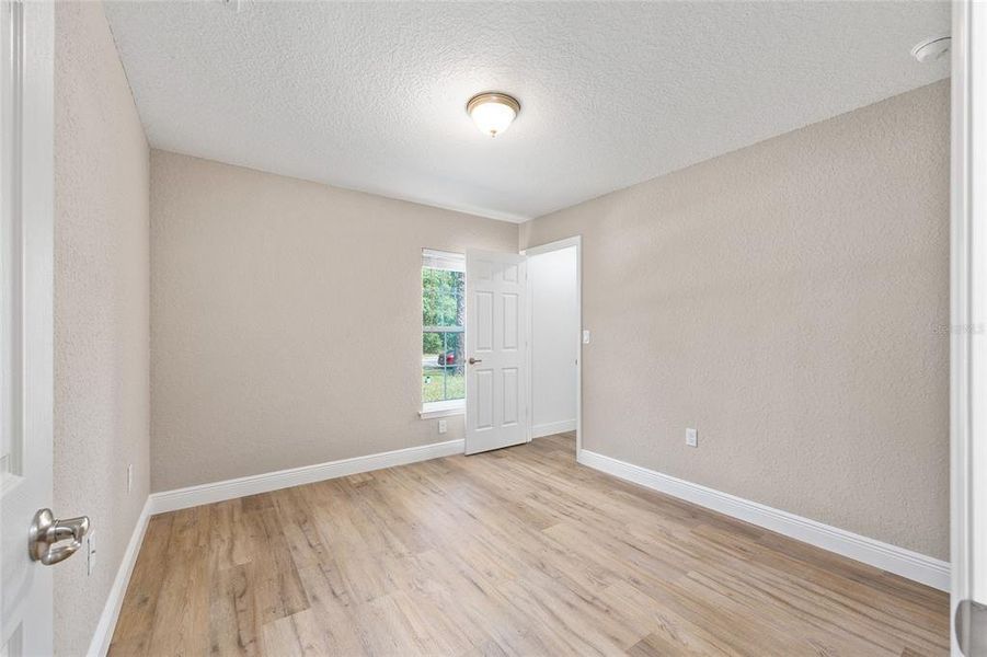 Spacious, unfurnished interior of a new home in , Citrus Springs (Image 16).