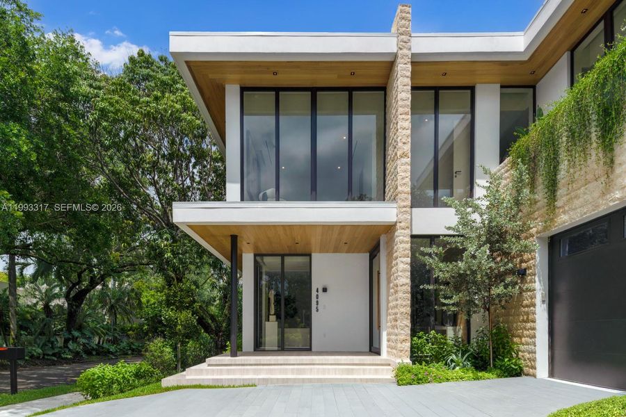 Exterior details and patio area of a home in , Miami (Image 4).