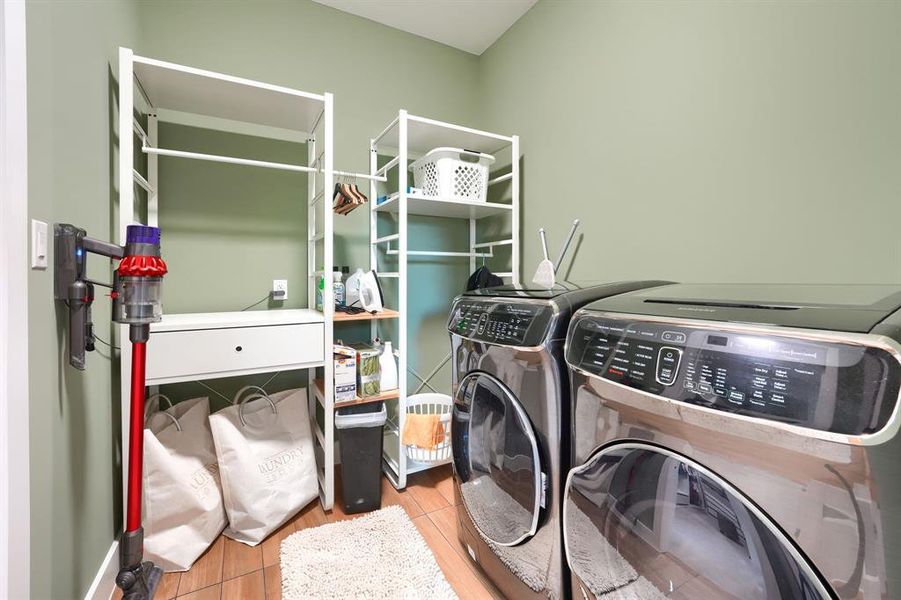 Furnished interior view inside a new home in , Rockwall (Image 11).