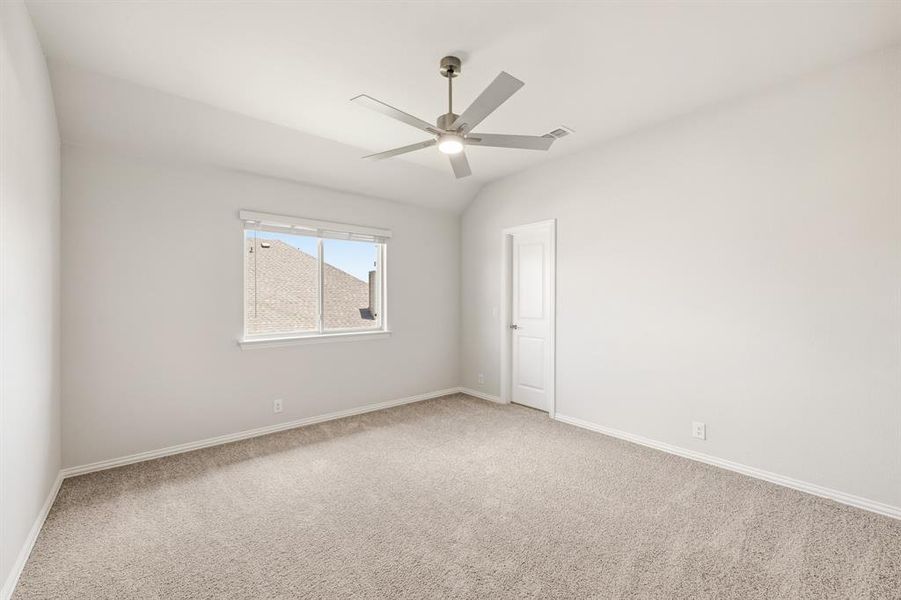 Spacious, unfurnished interior of a new home in Hayes Crossing, Midlothian (Image 30).