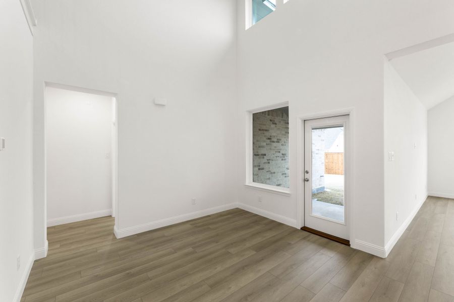 Spacious, unfurnished interior of a new home in Creekview Meadows, Pilot Point (Image 14).