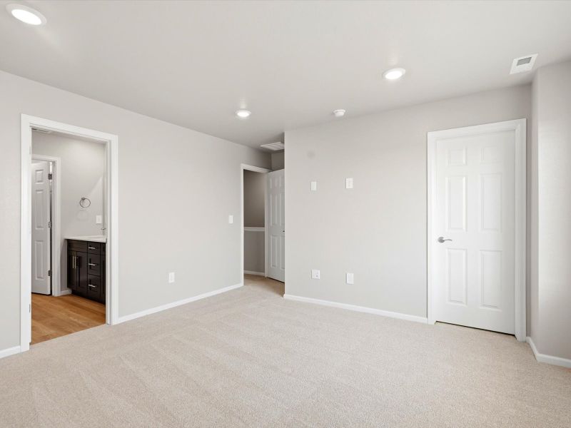Spacious, unfurnished interior of a new home in Three Hills, Morrison (Image 13).