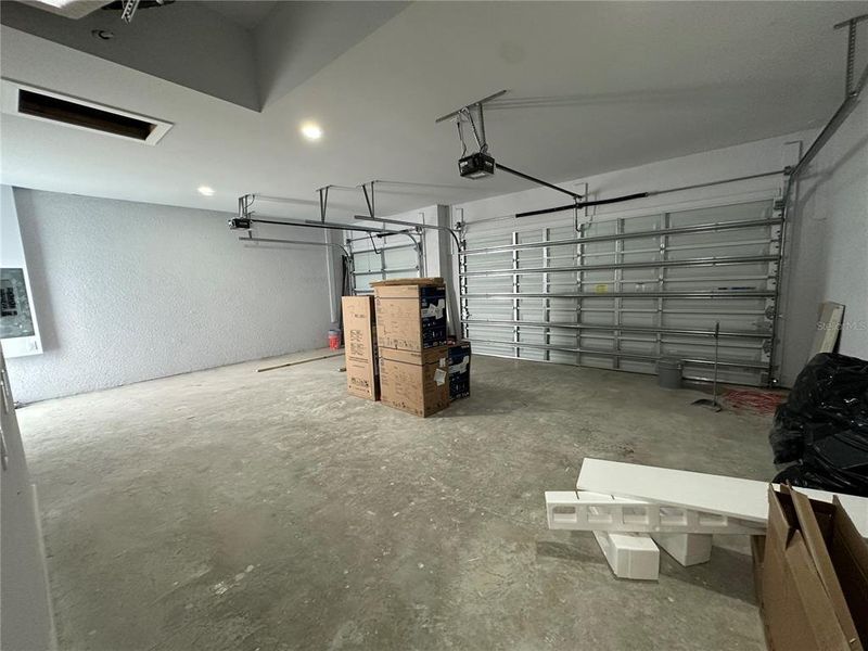 Spacious, unfurnished interior of a new home in , Cape Coral (Image 7).