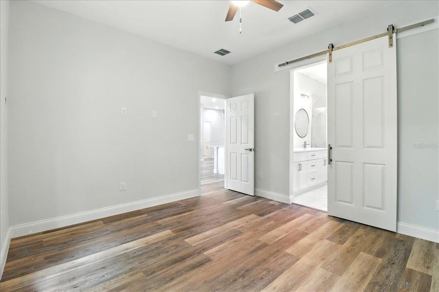 Spacious, unfurnished interior of a new home in , Citrus Springs (Image 34).