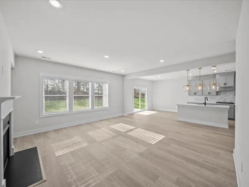 Spacious, unfurnished interior of a new home in Ashby Woods, Boiling Springs (Image 10).