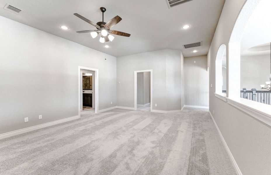 Representative unfurnished interior of a home built from the 3799 by Ravenna Homes in Artavia 70′, Conroe (Image 57).
