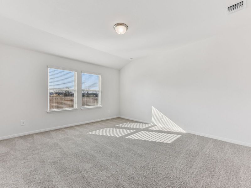 Spacious, unfurnished interior of a new home in Riverbend at Double Eagle - Reserve Collection, Cedar Creek (Image 9).