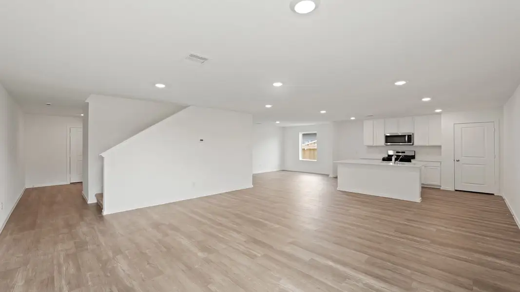 Representative unfurnished interior of a home built from the Franklin by D.R. Horton in Lake Conroe Cove, Willis (Image 14).