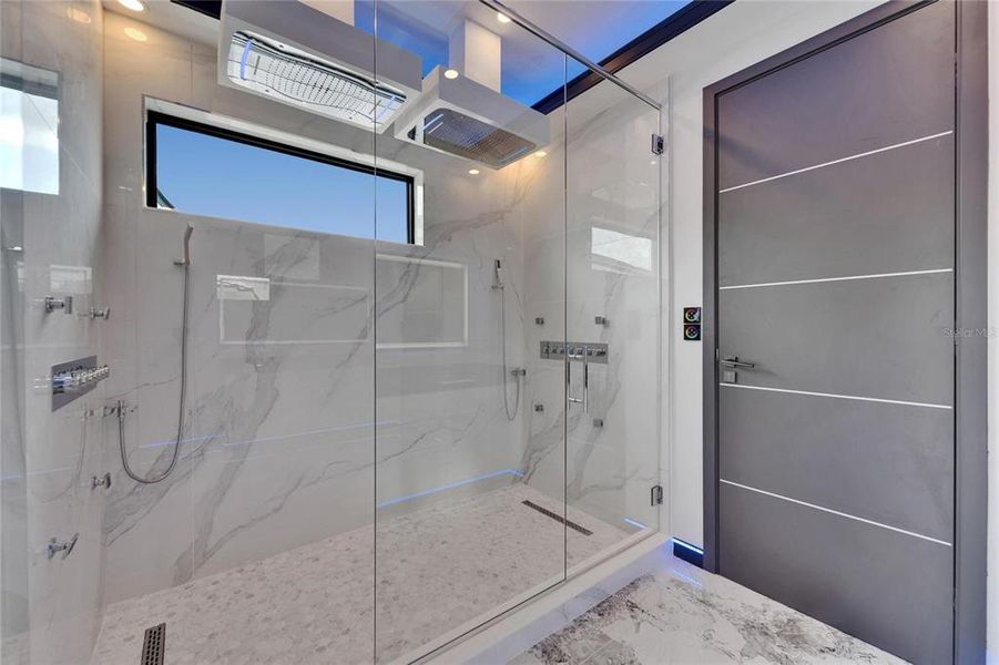 Spacious, unfurnished interior of a new home in , Apollo Beach (Image 97).