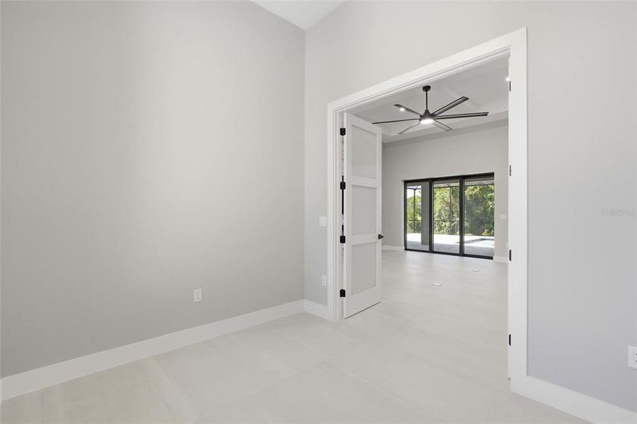 Spacious, unfurnished interior of a new home in , Cape Coral (Image 23).