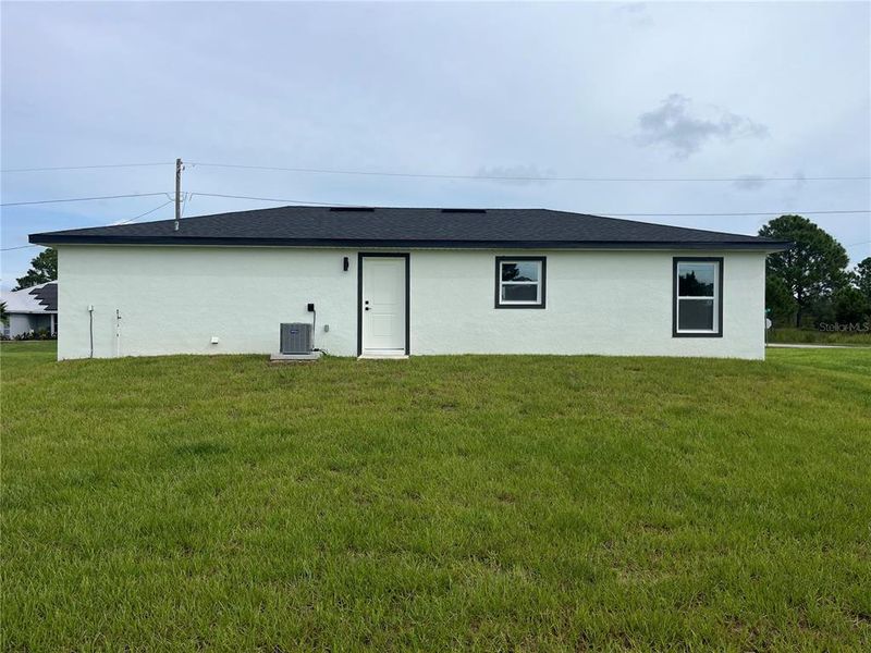 Exterior details and patio area of a home in , Sebring (Image 2).