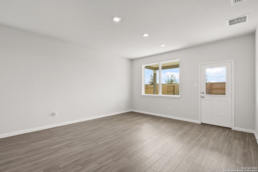 Spacious, unfurnished interior of a new home in Timber Creek, San Antonio (Image 36). Spacious, unfurnished interior of a new home in Timber Creek, San Antonio (Image 36).