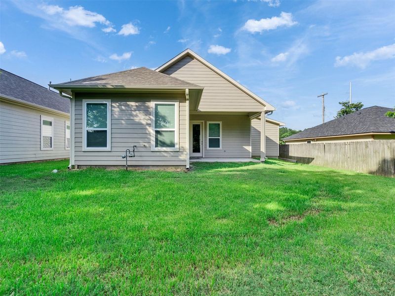 Exterior details and patio area of a home in , Dickinson (Image 4).