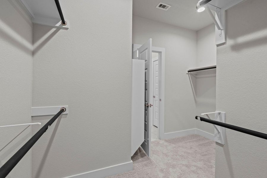 Spacious, unfurnished interior of a new home in Barton Creek Ranch, Conroe (Image 23). Spacious, unfurnished interior of a new home in Barton Creek Ranch, Conroe (Image 23).