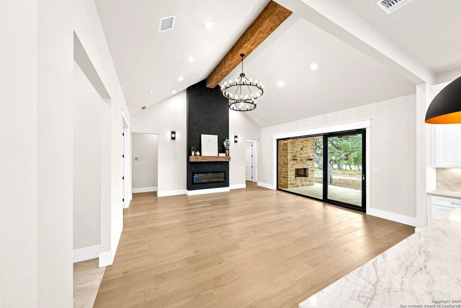 Spacious, unfurnished interior of a new home in , Bandera (Image 23).