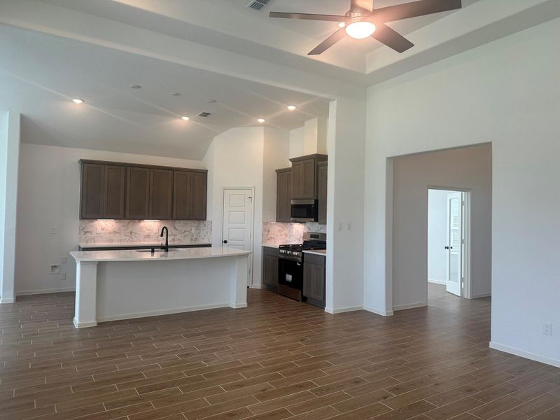Furnished interior view inside a new home in Creekhaven, Iowa Colony (Image 9).