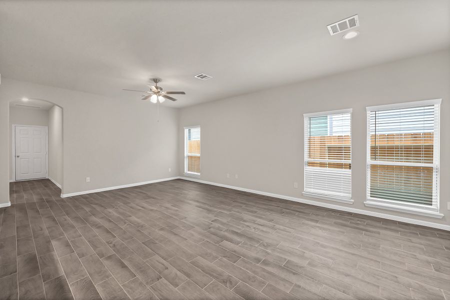 Representative unfurnished interior of a home built from the Floor Plan 1427 by Colina Homes in River Ranch, Dayton (Image 33).