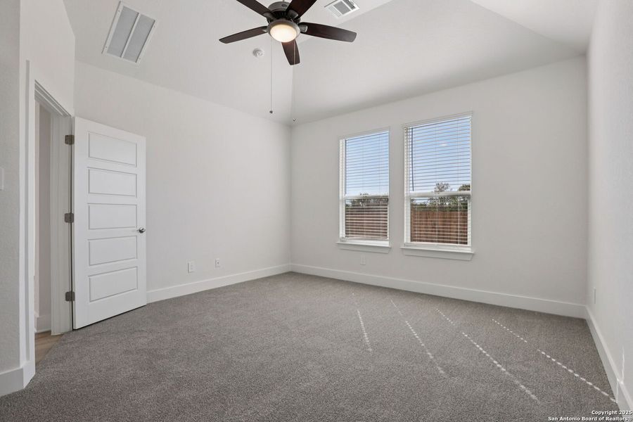 Spacious, unfurnished interior of a new home in Carmel Ranch, Schertz (Image 48).