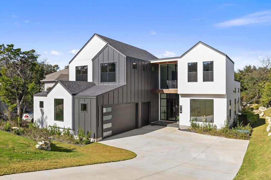 A two-car garage, plus a dedicated golf cart garage, provides the convenience essential to Lakeway living.