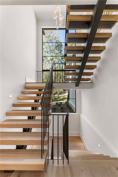 Spacious, unfurnished interior of a new home in , Sandy Springs (Image 25).