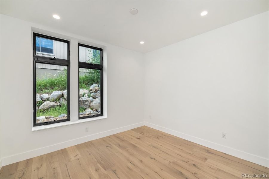 Spacious, unfurnished interior of a new home in , Silverthorne (Image 25).