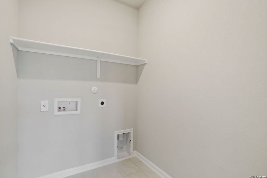 Spacious, unfurnished interior of a new home in Sagebrooke - Premier Series, San Antonio (Image 24).