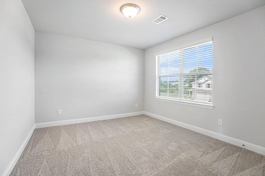 Spacious, unfurnished interior of a new home in Bayou Maison, Dickinson (Image 15).