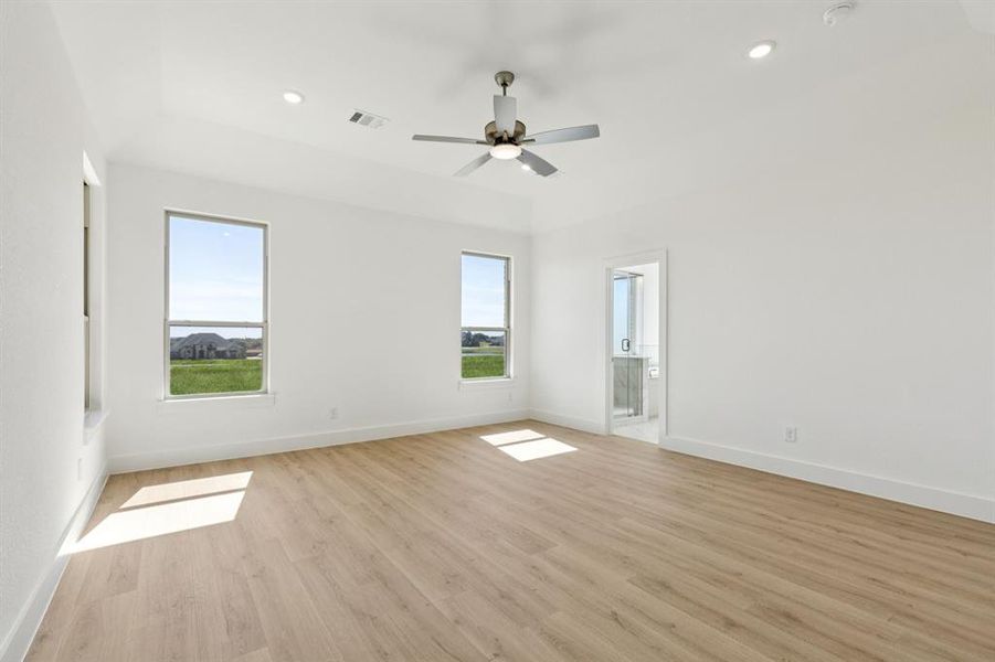 Spacious, unfurnished interior of a new home in Lakeway Estates, Waxahachie (Image 19).