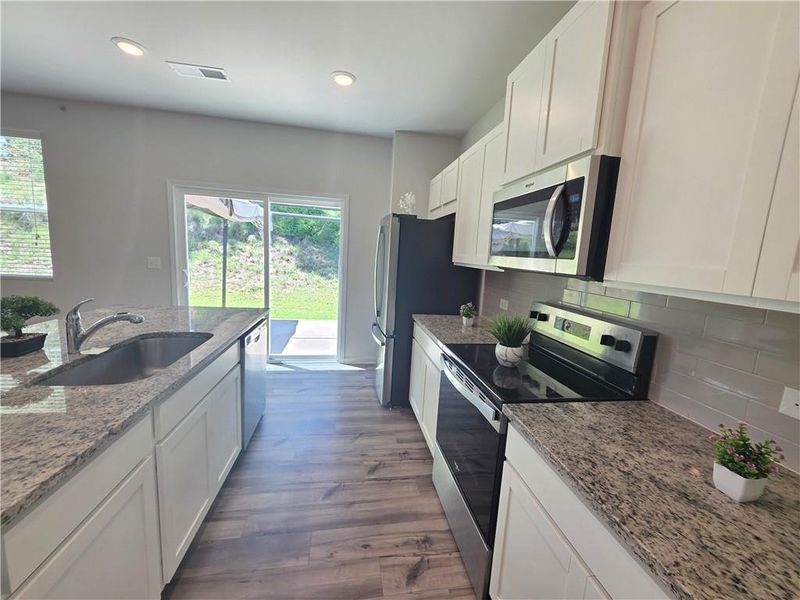 Furnished interior view inside a new home in Alcovy Trace, Lawrenceville (Image 6).