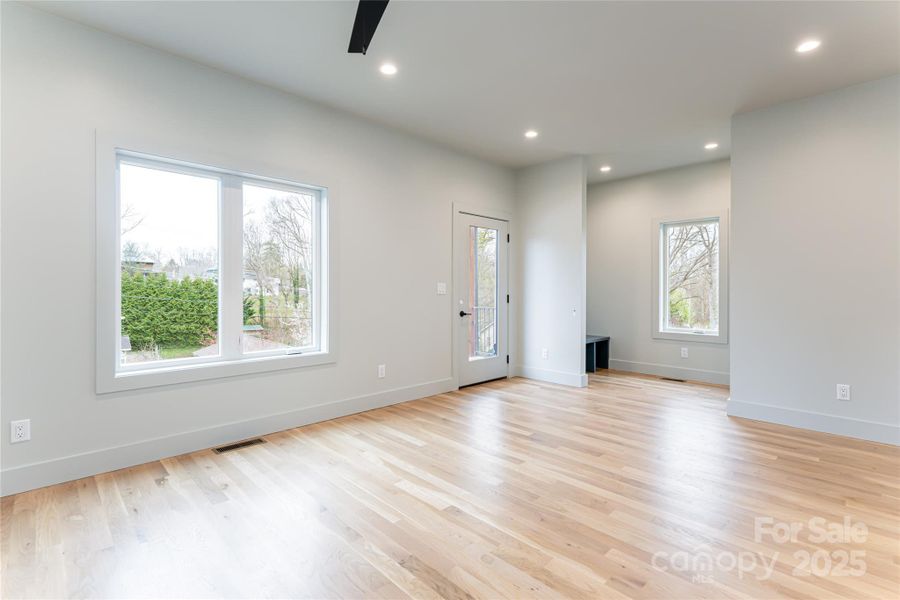 Photo of Similar Construction Photo of Similar Construction