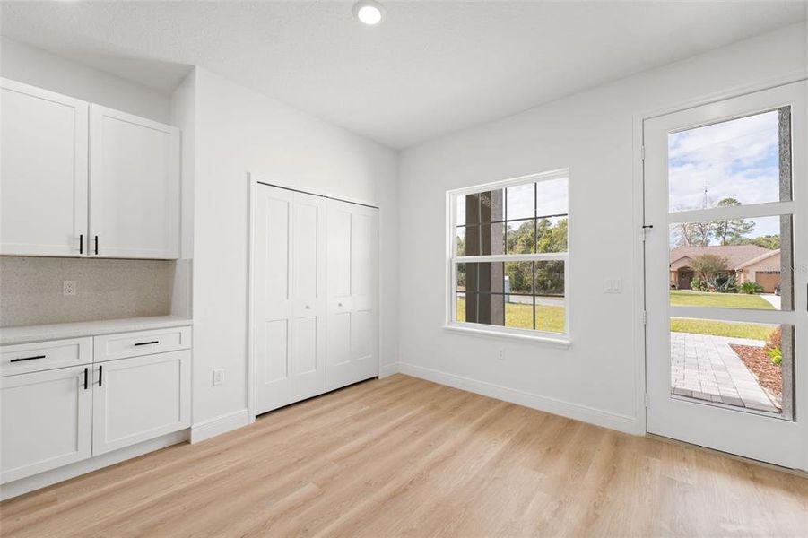 Spacious, unfurnished interior of a new home in , Ocala (Image 17).