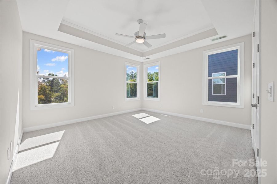 Spacious, unfurnished interior of a new home in Handsmill on Lake Wylie, York (Image 30).