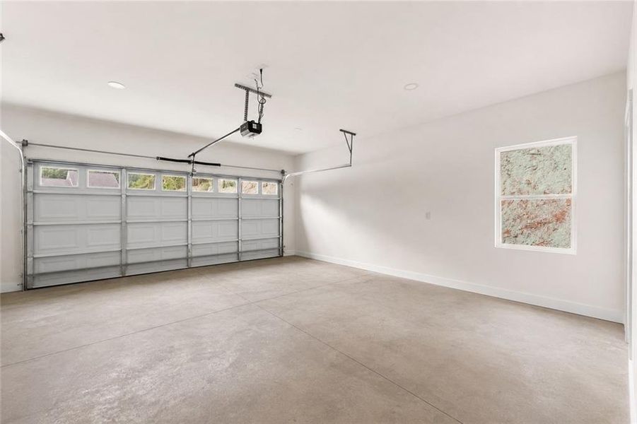 Spacious, unfurnished interior of a new home in , Gainesville (Image 22).