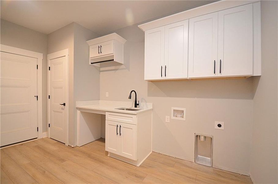 Furnished interior view inside a new home in , Bogart (Image 7).