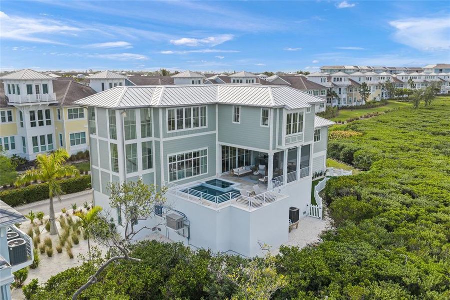 Condo located in Bradenton, FL showcasing its design and architecture (Image 4).