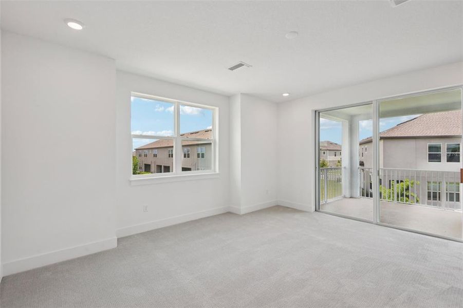 Spacious, unfurnished interior of a new home in Lagoon Residences at Epperson, Wesley Chapel (Image 21).