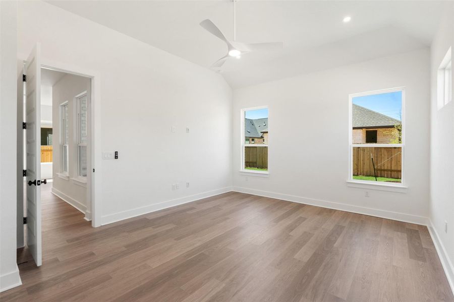 Spacious, unfurnished interior of a new home in Persimmon, Buda (Image 18).